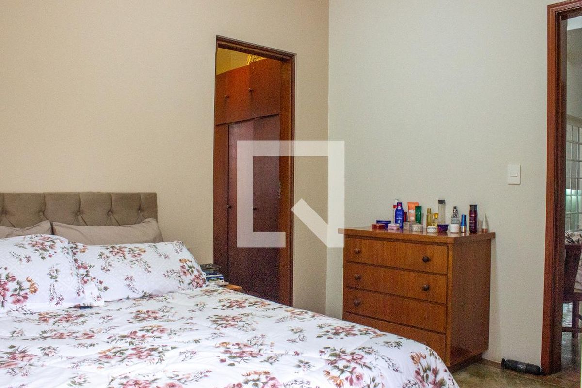 Casa à Venda - Mansões Santo Antônio, 4 Quartos,  243 m2 em , Campinas - sp | SoloBR