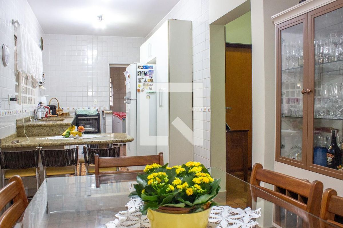 Casa à Venda - Mansões Santo Antônio, 4 Quartos,  243 m2 em , Campinas - sp | SoloBR