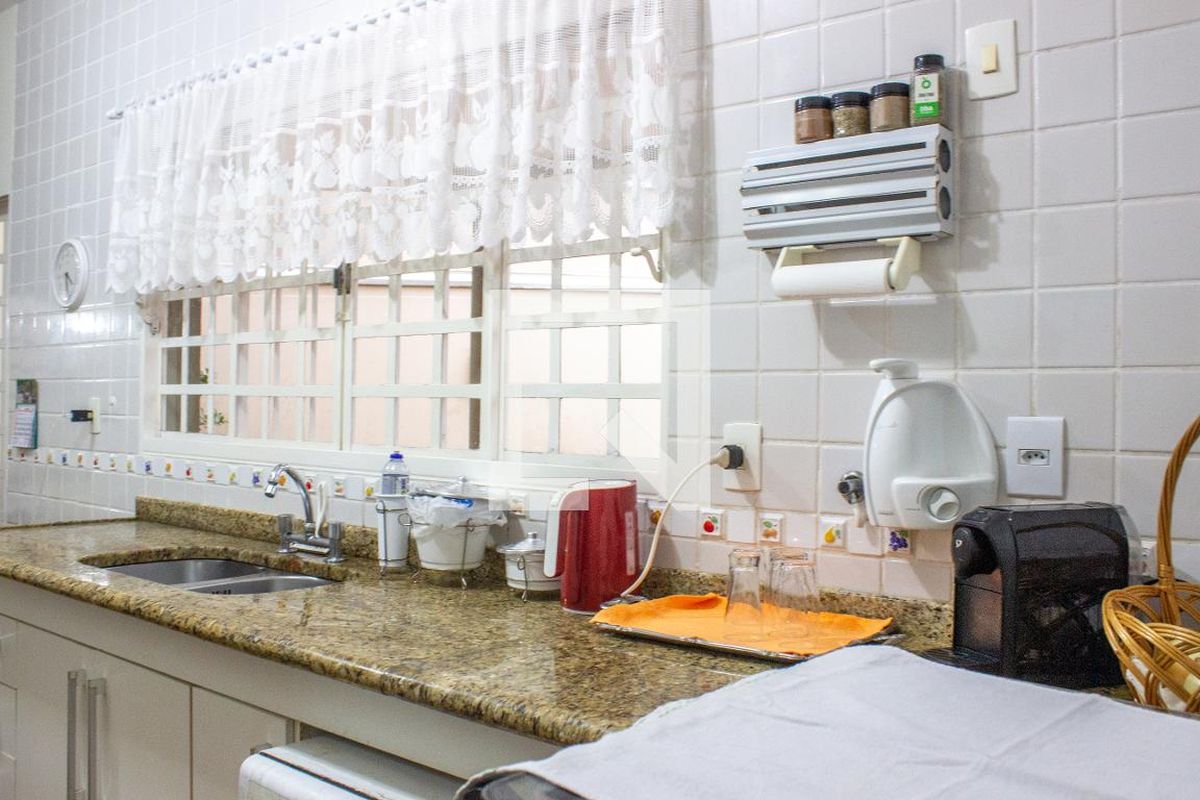 Casa à Venda - Mansões Santo Antônio, 4 Quartos,  243 m2 em , Campinas - sp | SoloBR