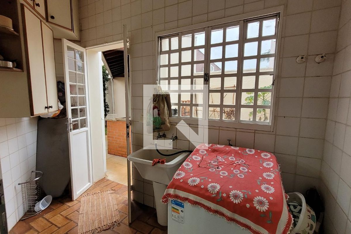 Casa à Venda - Mansões Santo Antônio, 4 Quartos,  243 m2 em , Campinas - sp | SoloBR