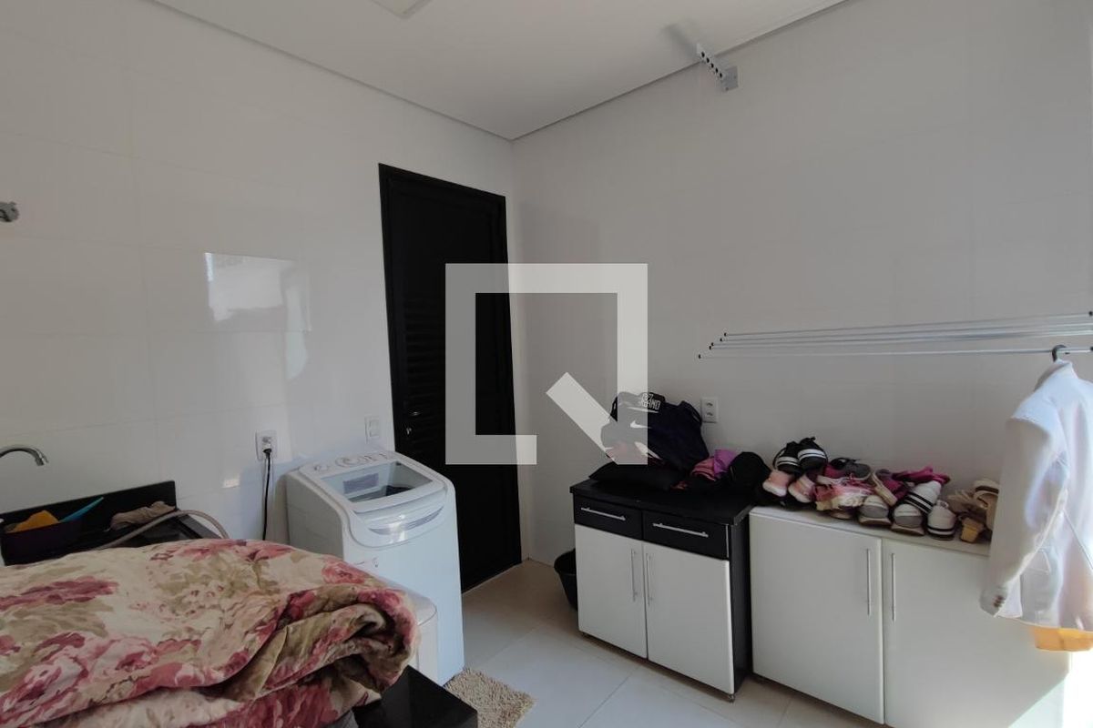 Casa à Venda - Swiss Park, 3 Quartos,  250 m2 em , Campinas - sp | SoloBR