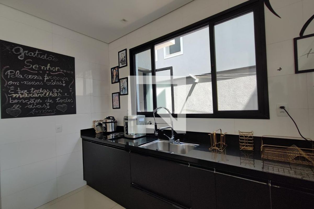 Casa à Venda - Swiss Park, 3 Quartos,  250 m2 em , Campinas - sp | SoloBR