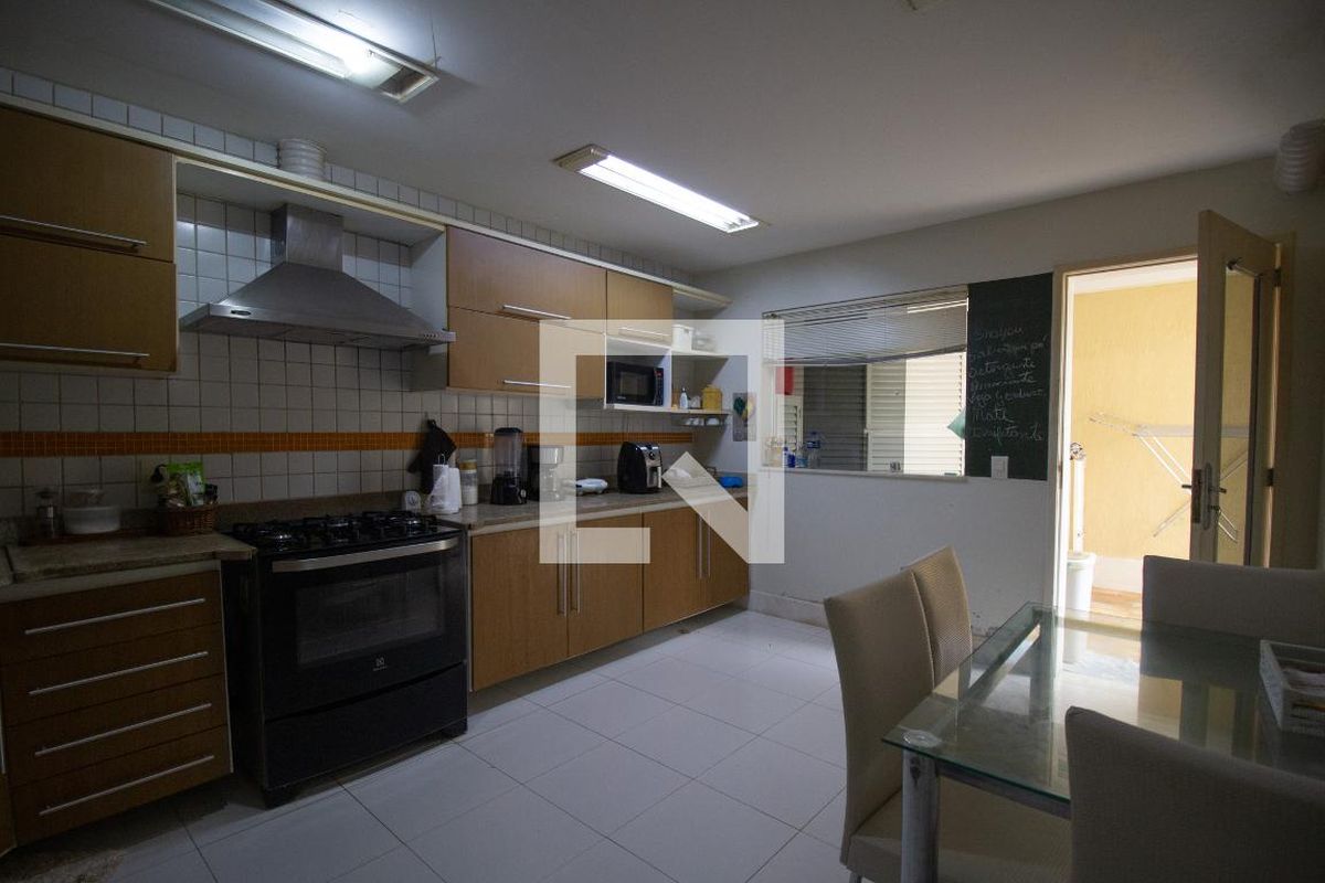 Casa, 4 quartos, 340 m² - Foto 48