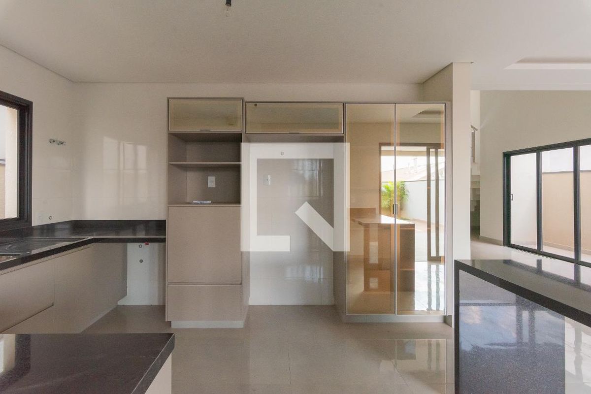 Casa à Venda - Swiss Park, 3 Quartos,  264 m2 em , Campinas - sp | SoloBR