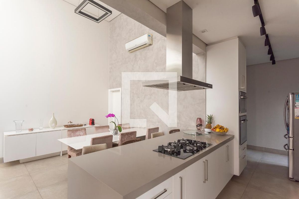 Casa à Venda - Swiss Park, 3 Quartos,  194 m2 em , Campinas - sp | SoloBR
