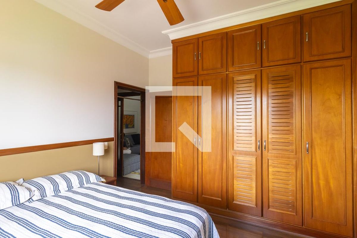 Casa à Venda - Jardim Santana, 4 Quartos,  455 m2 em , Campinas - sp | SoloBR