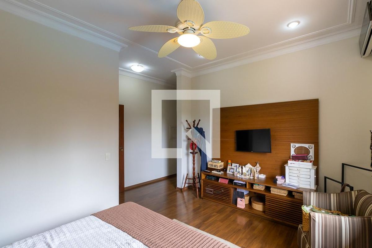 Casa à Venda - Jardim Santana, 4 Quartos,  455 m2 em , Campinas - sp | SoloBR