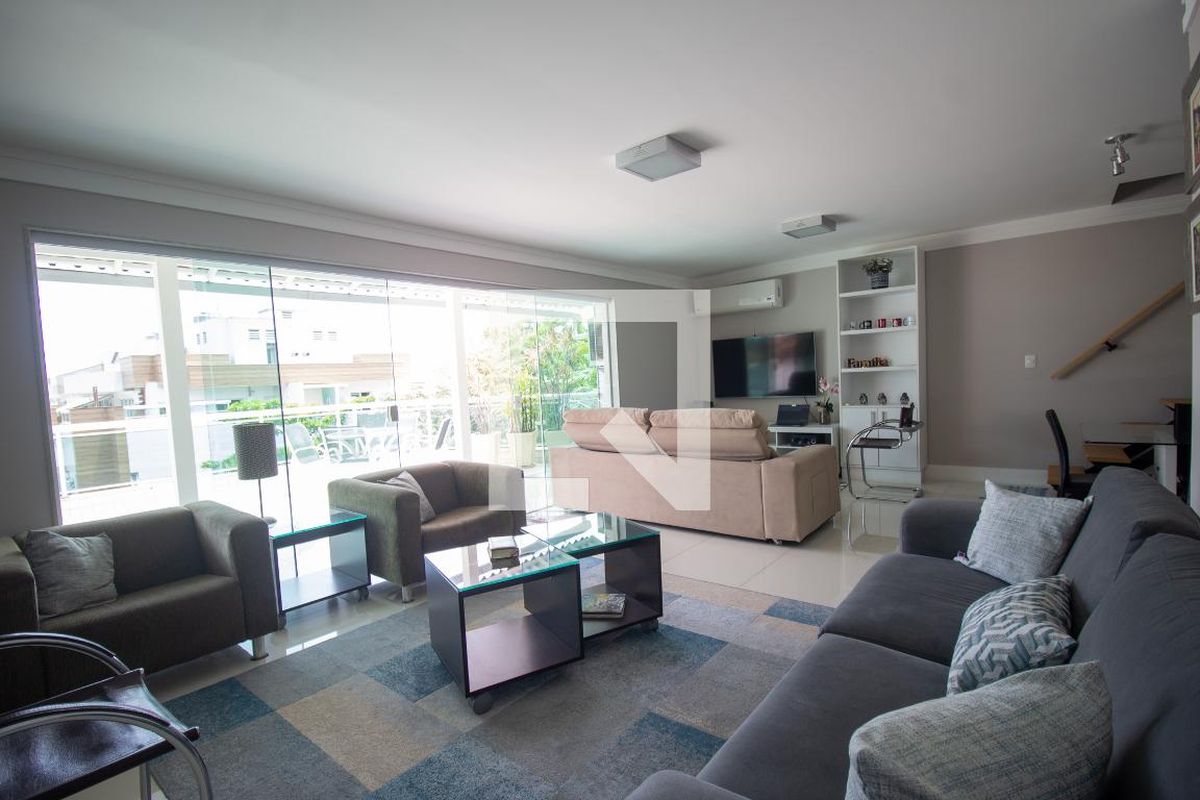 Cobertura, 3 quartos, 243 m² - Foto 1
