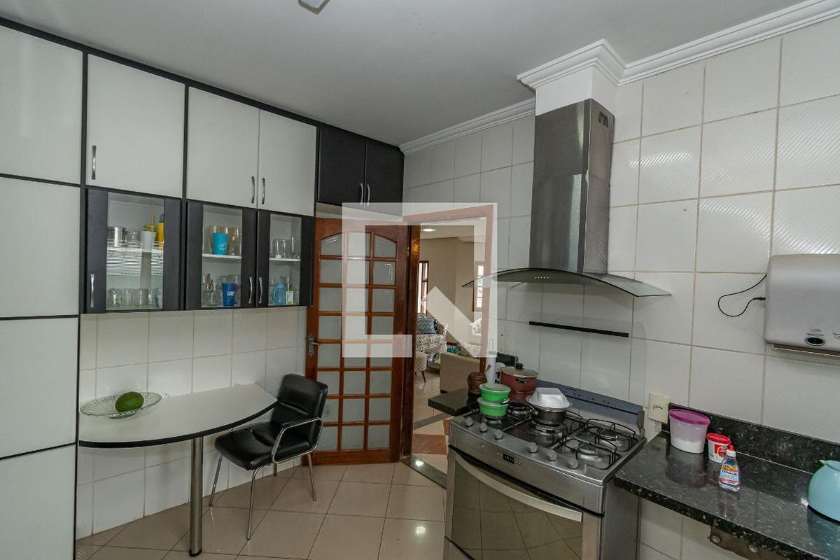 Casa à Venda - Vila Brandina, 4 Quartos,  115 m2 em , Campinas - sp | SoloBR