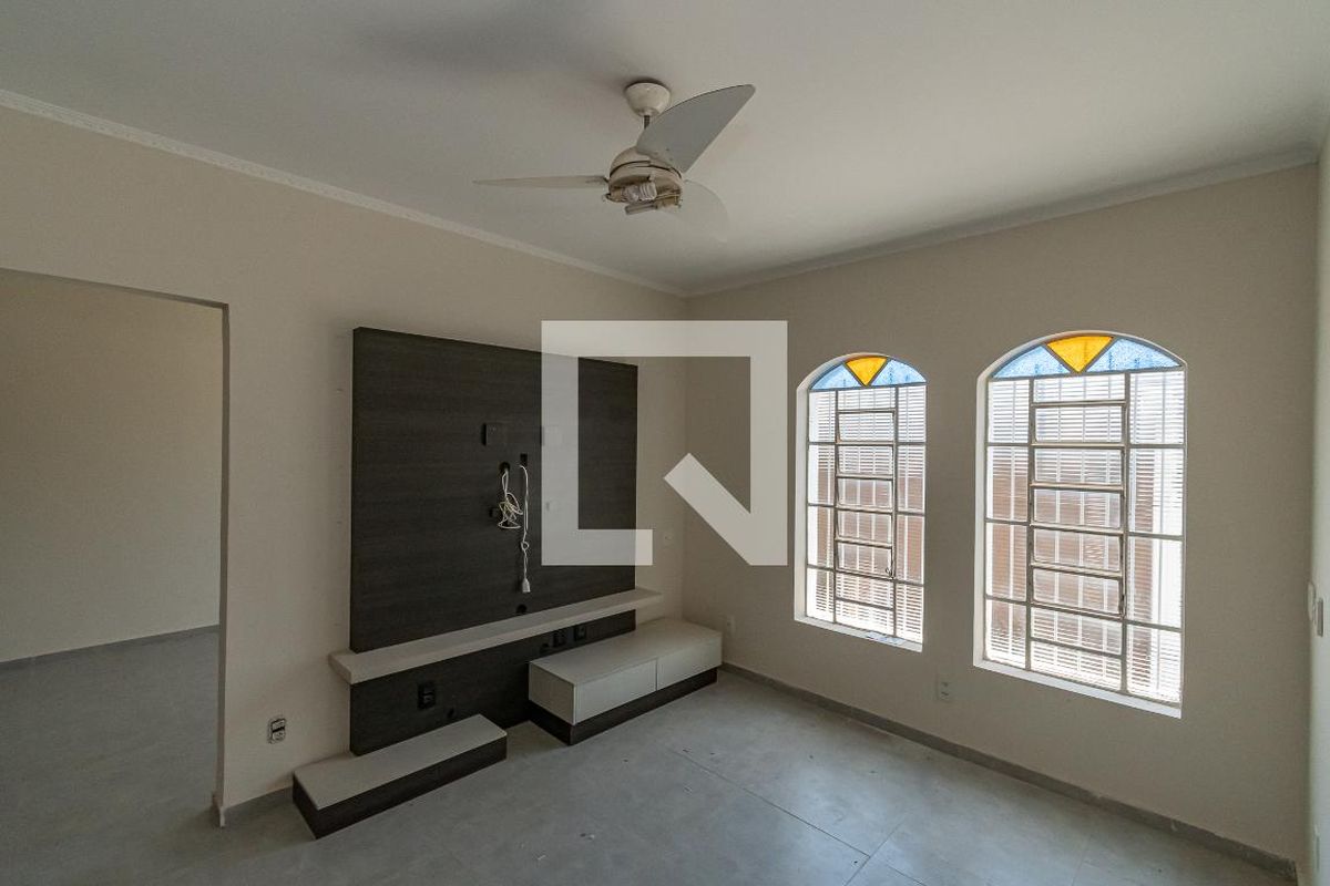Casa à Venda - Jardim Flamboyant, 3 Quartos,  230 m2 em , Campinas - sp | SoloBR