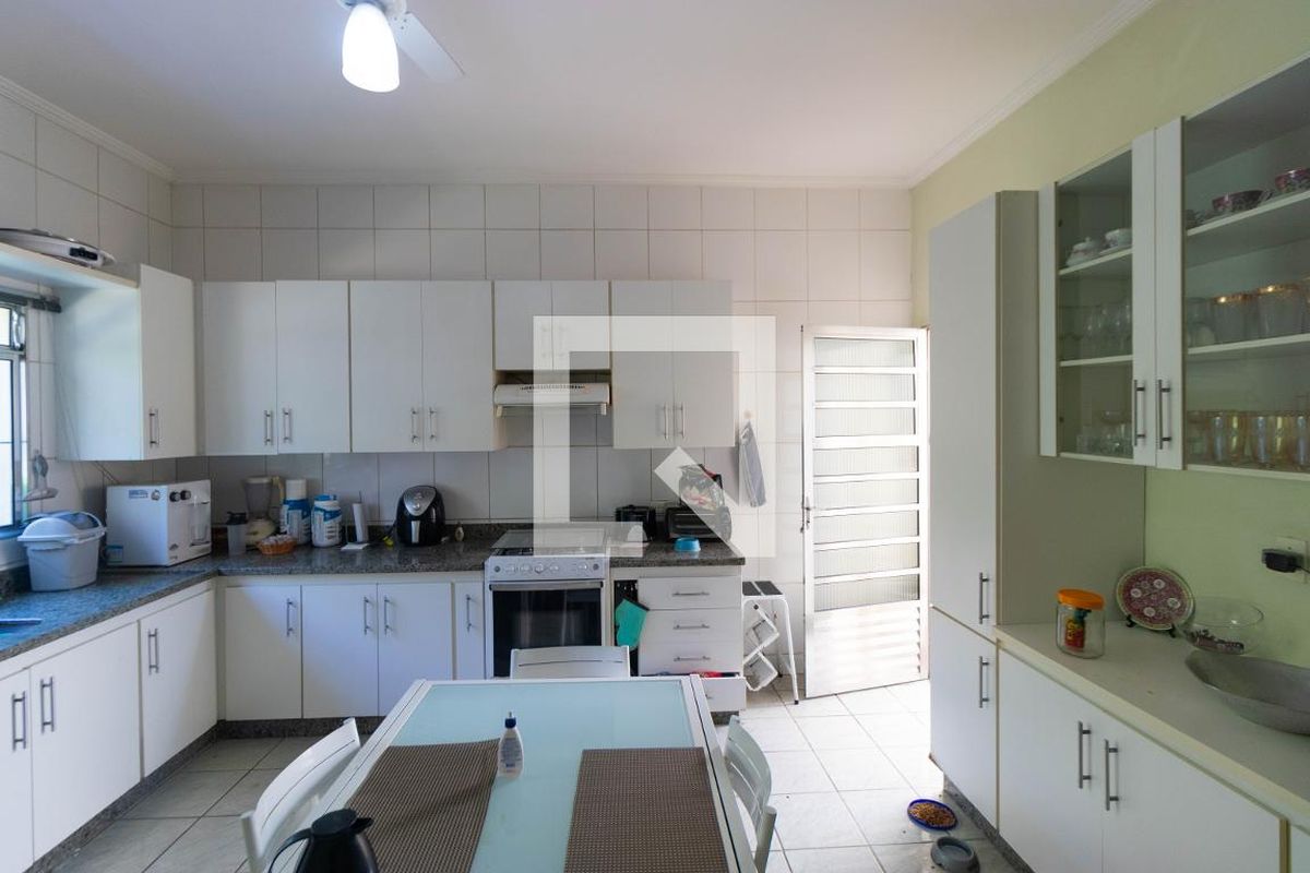 Casa à Venda - Cambuí, 4 Quartos,  340 m2 em , Campinas - sp | SoloBR