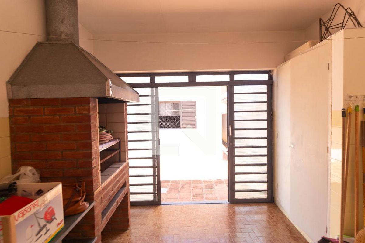 Casa à Venda - Jardim Flamboyant, 4 Quartos,  225 m2 em , Campinas - sp | SoloBR