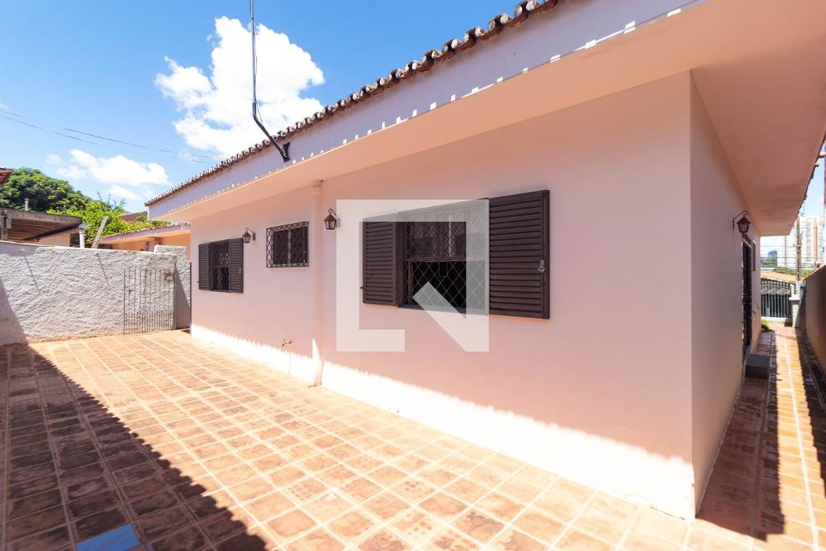 Casa à Venda - Jardim Flamboyant, 4 Quartos,  225 m2 em , Campinas - sp | SoloBR