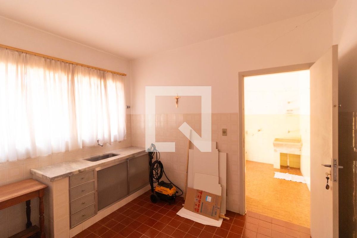 Casa à Venda - Jardim Flamboyant, 4 Quartos,  225 m2 em , Campinas - sp | SoloBR