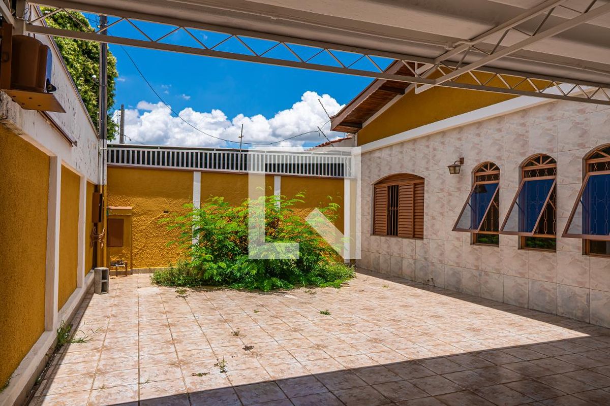 Casa à Venda - Jardim do Lago, 4 Quartos,  232 m2 em , Campinas - sp | SoloBR
