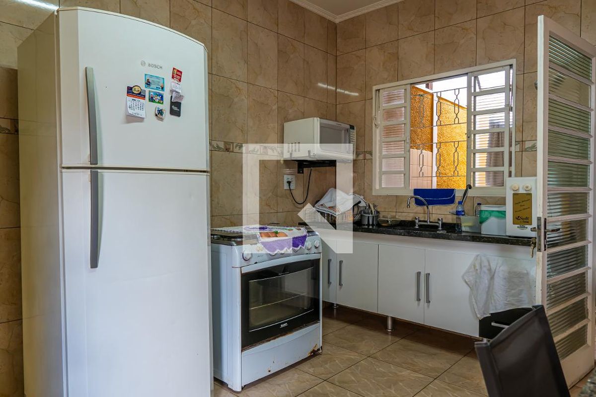Casa à Venda - Jardim do Lago, 4 Quartos,  232 m2 em , Campinas - sp | SoloBR