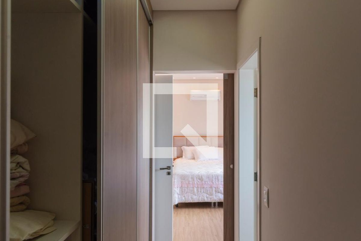 Casa à Venda - Swiss Park, 3 Quartos,  296 m2 em , Campinas - sp | SoloBR