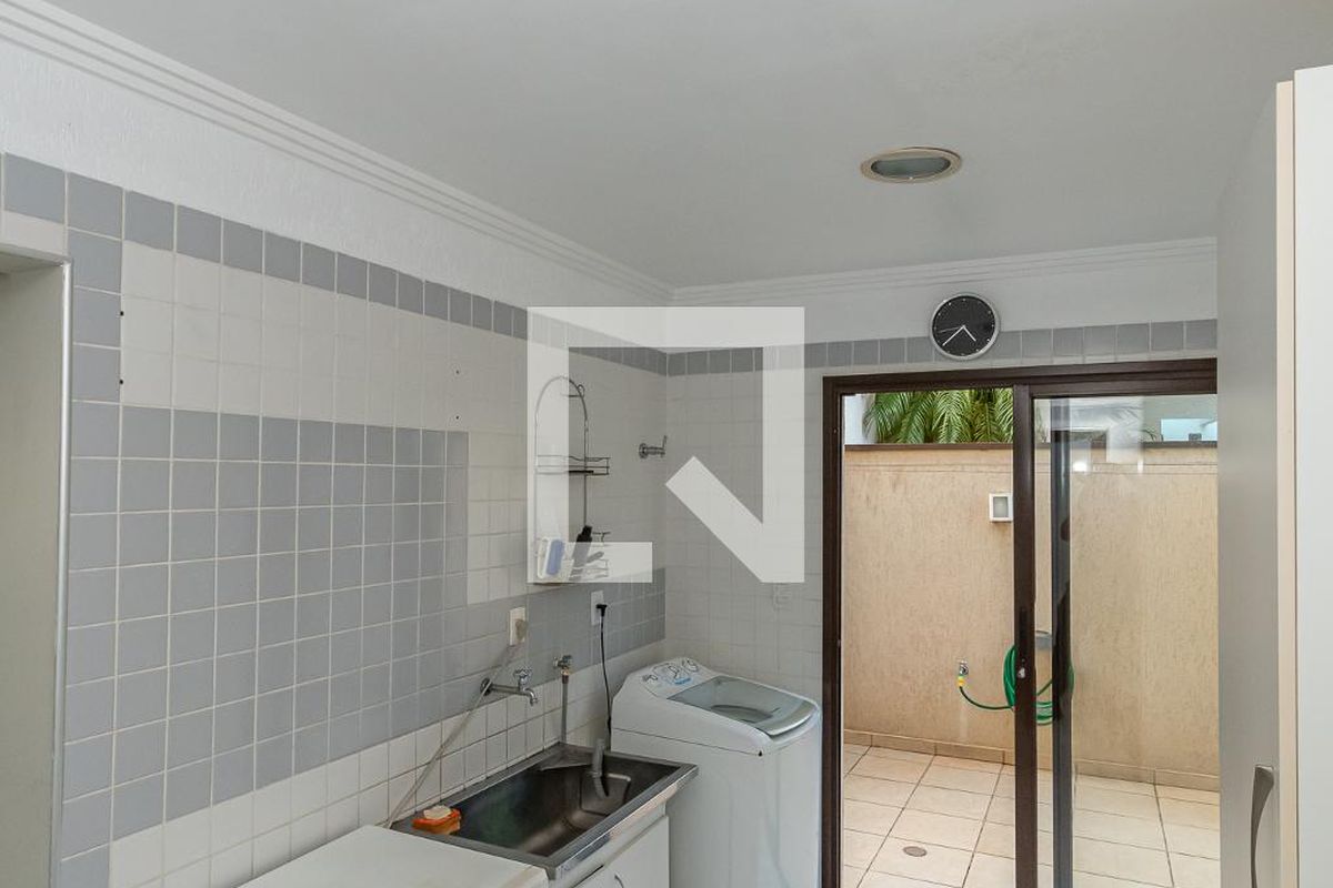 Casa à Venda - Lot. Alphaville Campinas , 4 Quartos,  520 m2 em , Campinas - sp | SoloBR