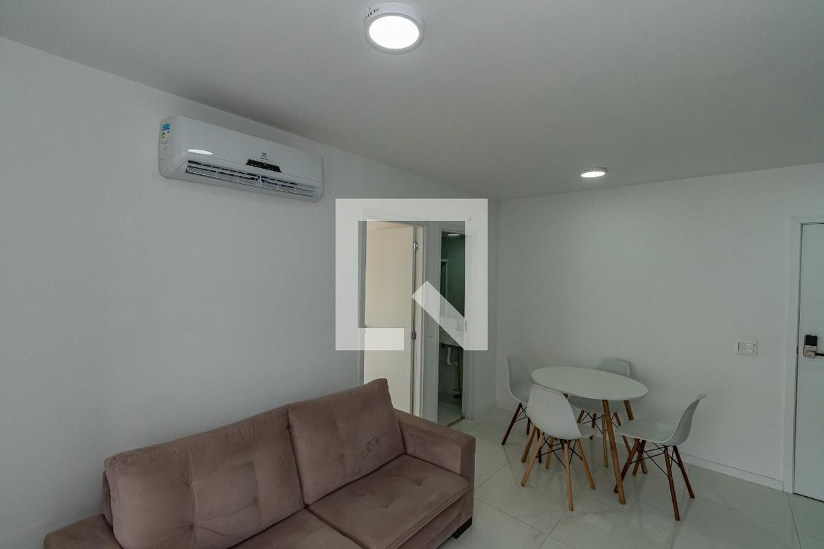 Apartamento à Venda - Cambuí, 1 Quarto,  42 m2 em , Campinas - sp | SoloBR