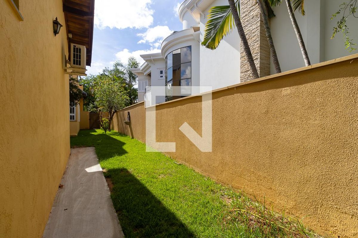 Casa à Venda - Lot. Alphaville Campinas, 3 Quartos,  330 m2 em , Campinas - sp | SoloBR