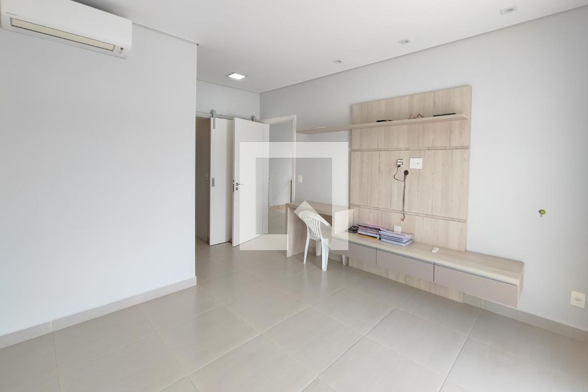 Casa à Venda - Swiss Park, 4 Quartos,  267 m2 em , Campinas - sp | SoloBR