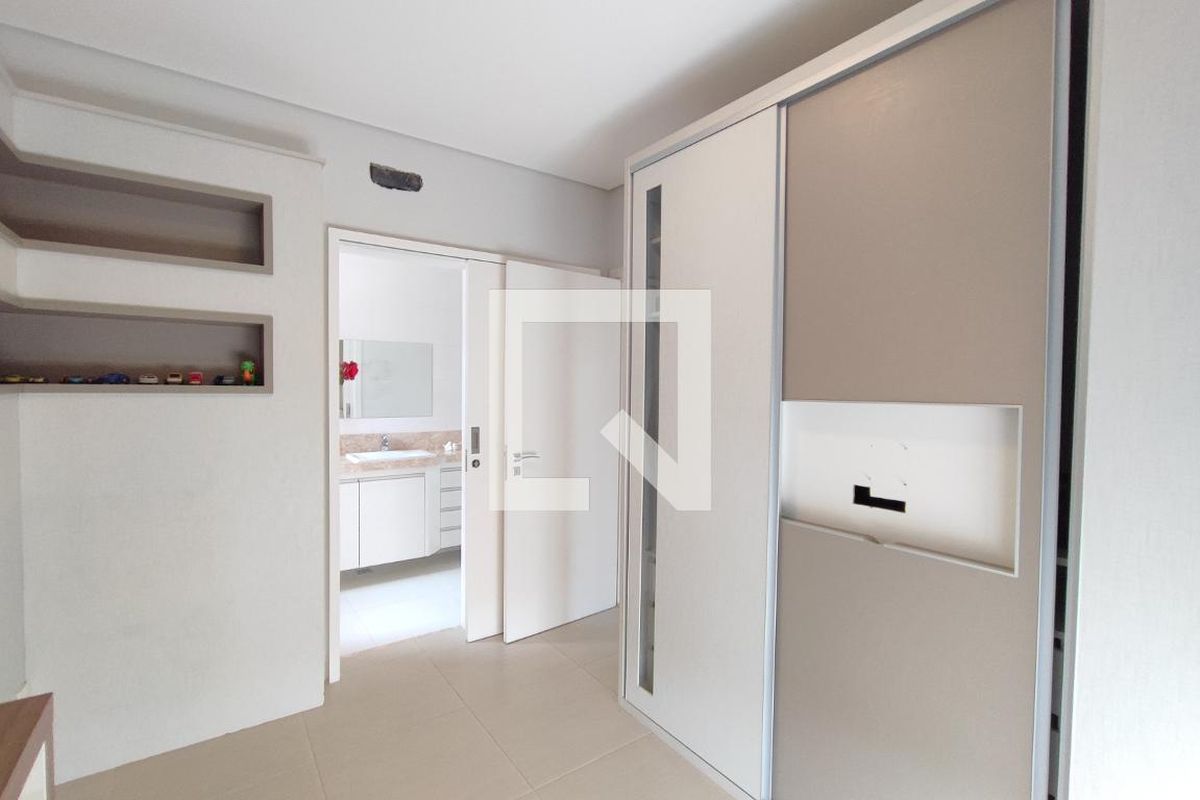 Casa à Venda - Swiss Park, 4 Quartos,  267 m2 em , Campinas - sp | SoloBR