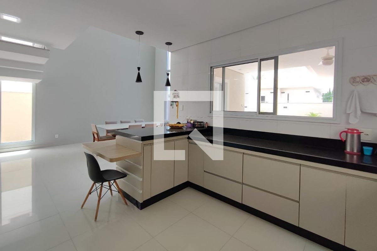 Casa à Venda - Swiss Park, 4 Quartos,  267 m2 em , Campinas - sp | SoloBR