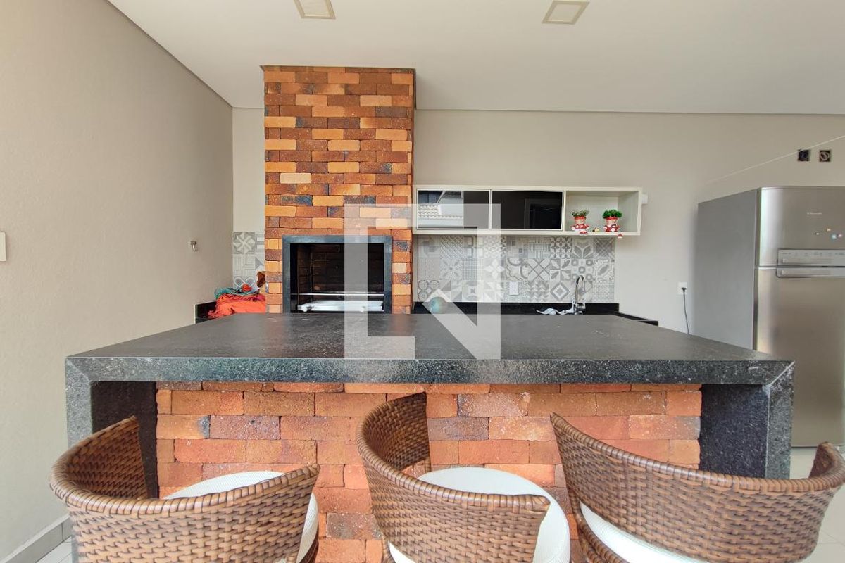 Casa à Venda - Swiss Park, 4 Quartos,  267 m2 em , Campinas - sp | SoloBR