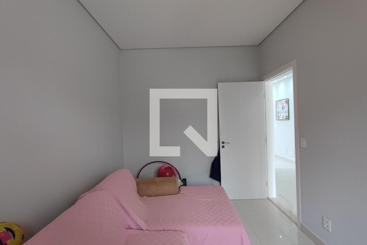 Casa à Venda - Swiss Park, 4 Quartos,  267 m2 em , Campinas - sp | SoloBR