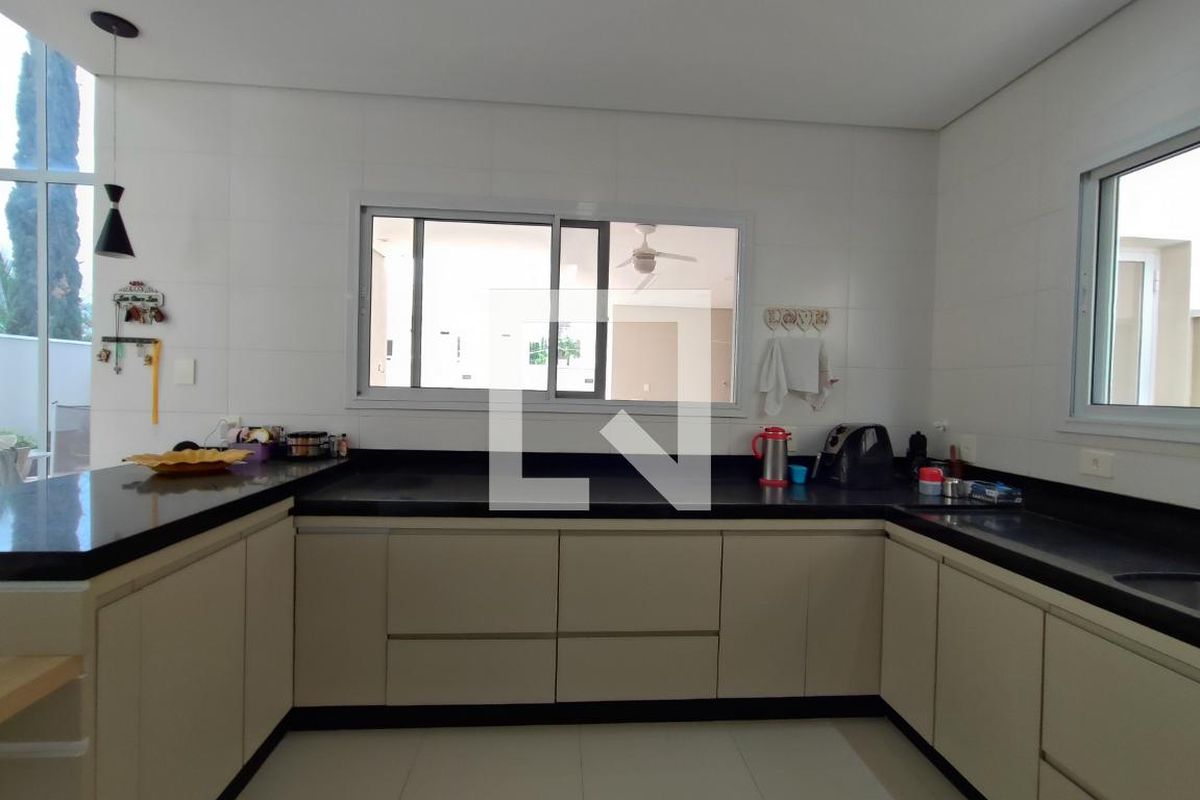 Casa à Venda - Swiss Park, 4 Quartos,  267 m2 em , Campinas - sp | SoloBR