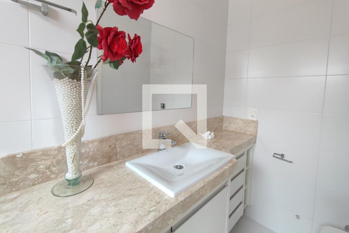 Casa à Venda - Swiss Park, 4 Quartos,  267 m2 em , Campinas - sp | SoloBR
