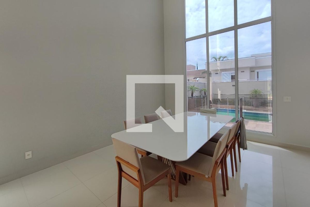 Casa à Venda - Swiss Park, 4 Quartos,  267 m2 em , Campinas - sp | SoloBR