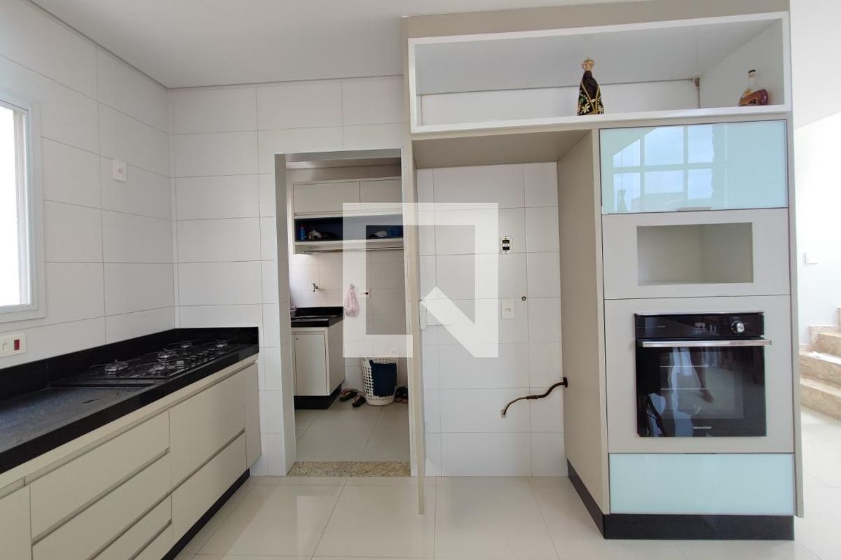 Casa à Venda - Swiss Park, 4 Quartos,  267 m2 em , Campinas - sp | SoloBR