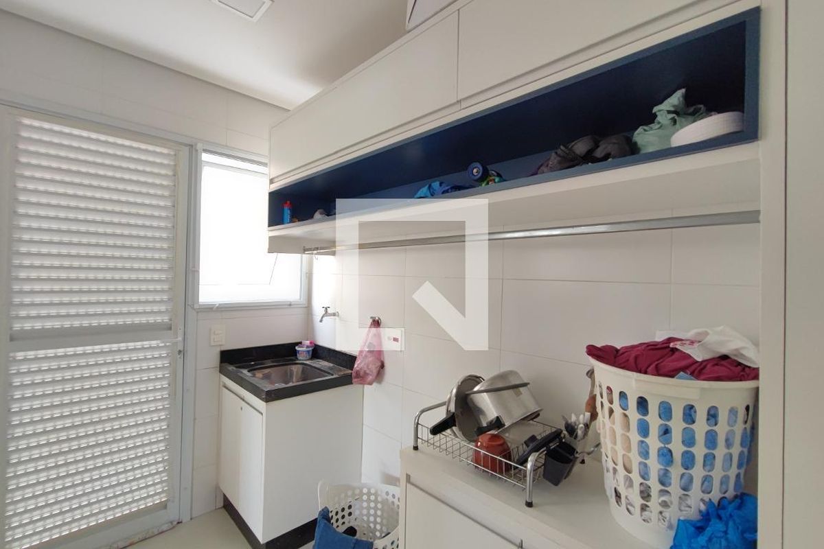 Casa à Venda - Swiss Park, 4 Quartos,  267 m2 em , Campinas - sp | SoloBR