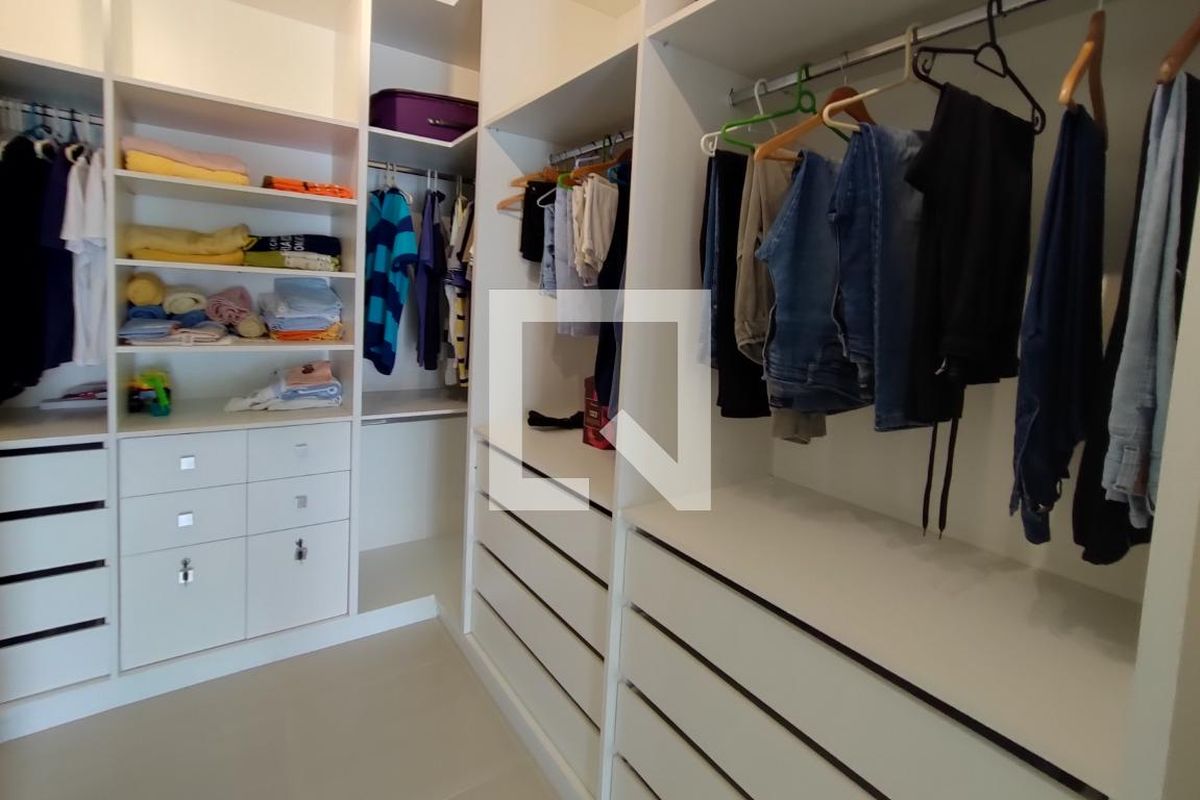 Casa à Venda - Swiss Park, 4 Quartos,  267 m2 em , Campinas - sp | SoloBR