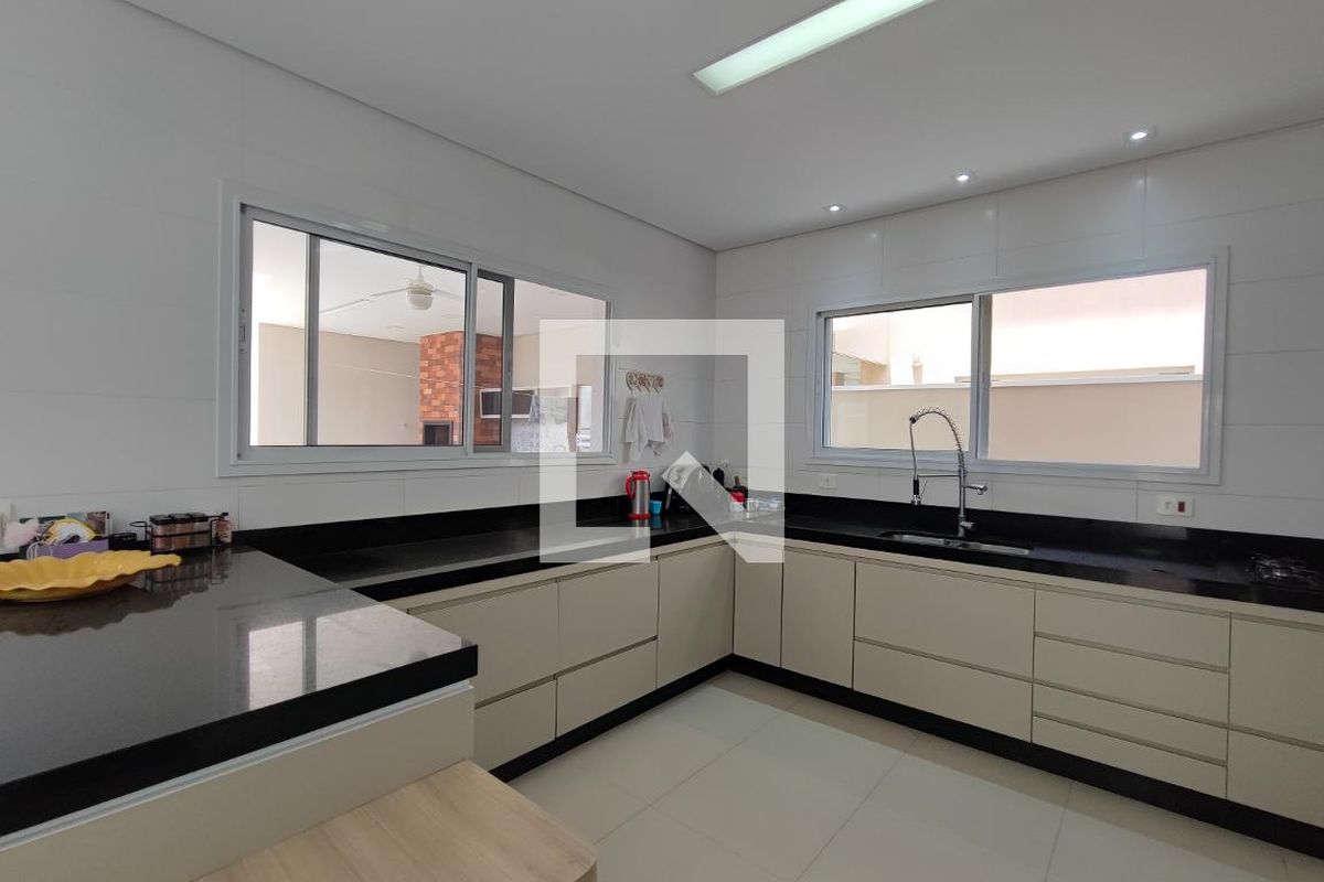 Casa à Venda - Swiss Park, 4 Quartos,  267 m2 em , Campinas - sp | SoloBR