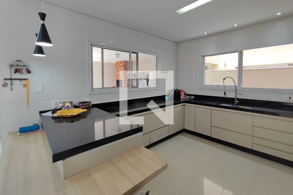 Casa à Venda - Swiss Park, 4 Quartos,  267 m2 em , Campinas - sp | SoloBR