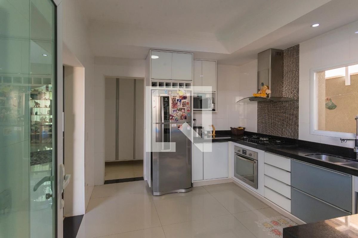 Casa à Venda - Swiss Park, 4 Quartos,  320 m2 em , Campinas - sp | SoloBR