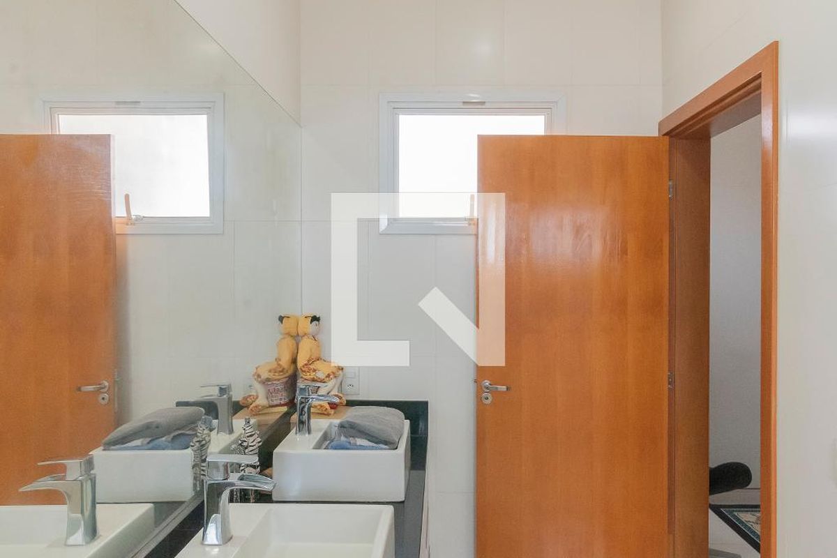 Casa à Venda - Swiss Park, 4 Quartos,  320 m2 em , Campinas - sp | SoloBR