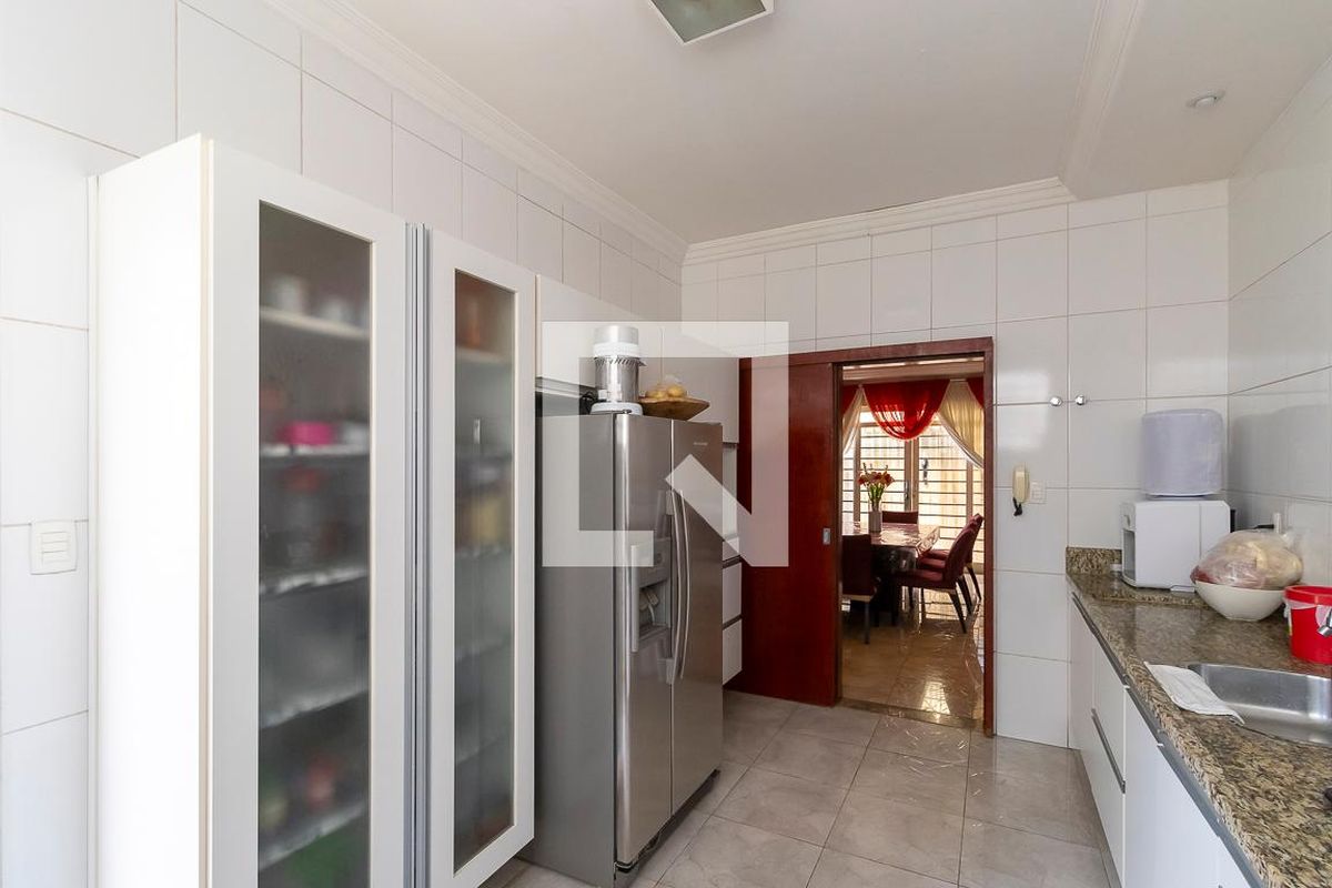 Casa à Venda - Jardim Chapadão, 5 Quartos,  394 m2 em , Campinas - sp | SoloBR
