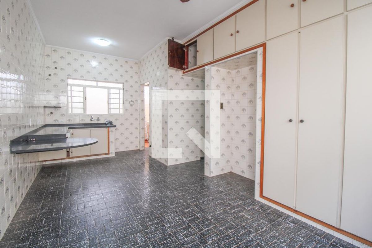 Casa à Venda - Jardim Flamboyant, 3 Quartos,  213 m2 em , Campinas - sp | SoloBR
