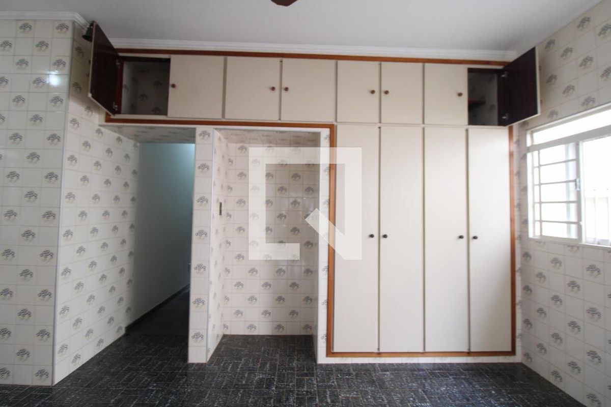 Casa à Venda - Jardim Flamboyant, 3 Quartos,  213 m2 em , Campinas - sp | SoloBR