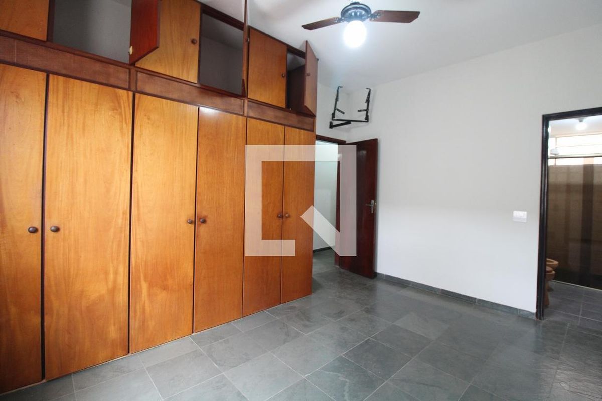 Casa à Venda - Jardim Flamboyant, 3 Quartos,  213 m2 em , Campinas - sp | SoloBR