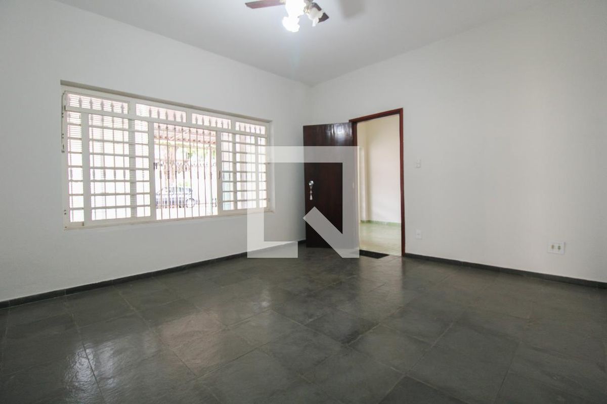 Casa à Venda - Jardim Flamboyant, 3 Quartos,  213 m2 em , Campinas - sp | SoloBR