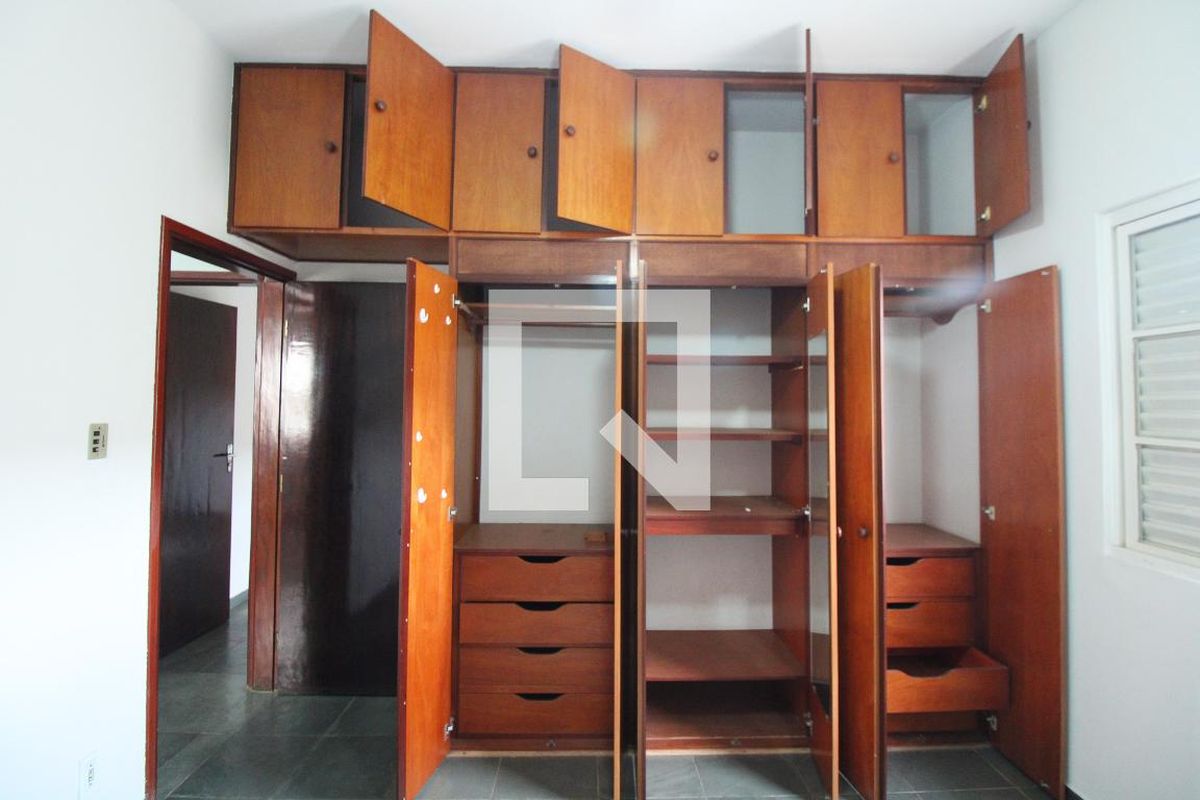 Casa à Venda - Jardim Flamboyant, 3 Quartos,  213 m2 em , Campinas - sp | SoloBR
