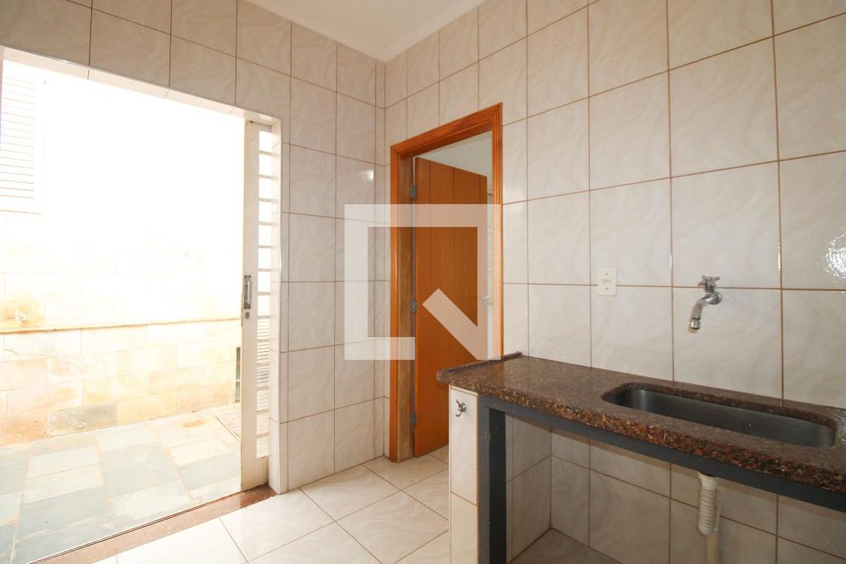 Casa à Venda - Jardim Flamboyant, 3 Quartos,  213 m2 em , Campinas - sp | SoloBR