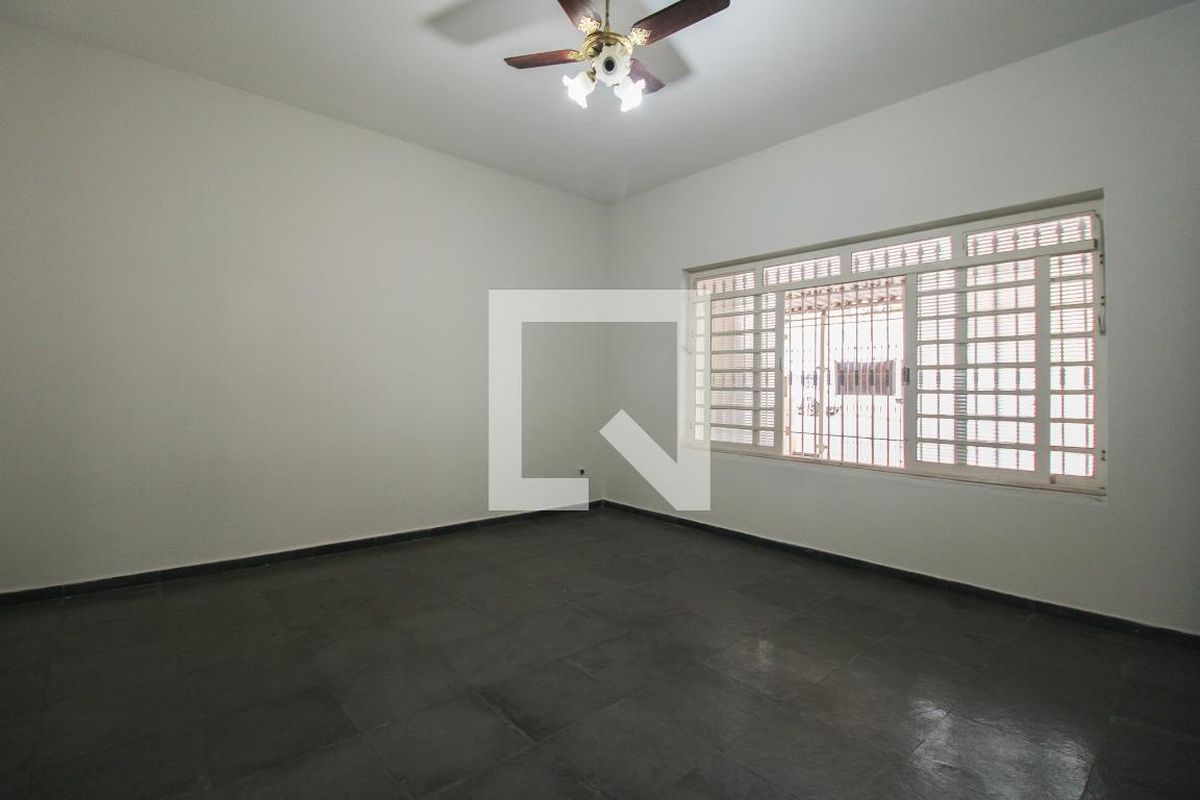 Casa à Venda - Jardim Flamboyant, 3 Quartos,  213 m2 em , Campinas - sp | SoloBR