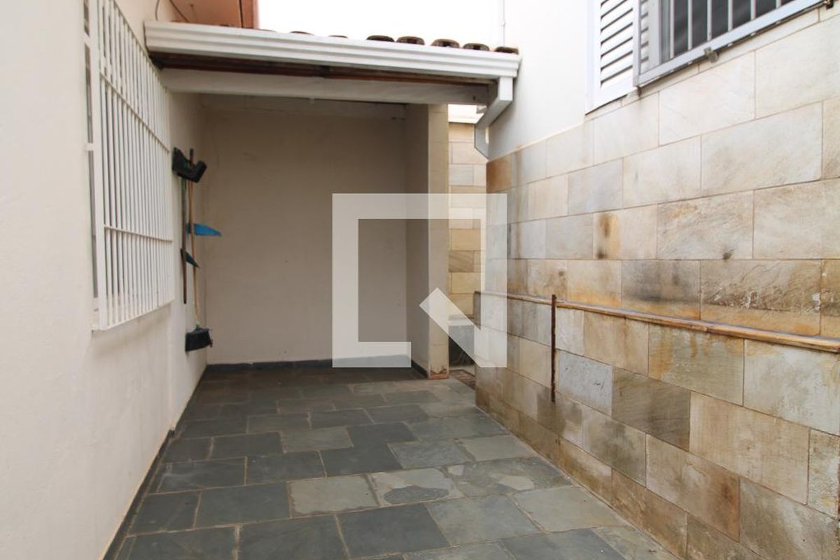 Casa à Venda - Jardim Flamboyant, 3 Quartos,  213 m2 em , Campinas - sp | SoloBR