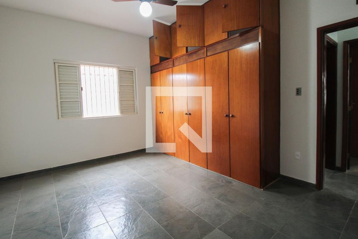 Casa à Venda - Jardim Flamboyant, 3 Quartos,  213 m2 em , Campinas - sp | SoloBR