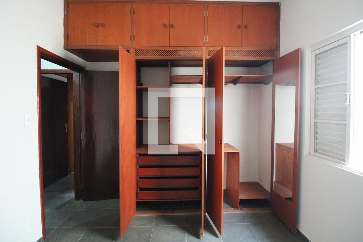 Casa à Venda - Jardim Flamboyant, 3 Quartos,  213 m2 em , Campinas - sp | SoloBR